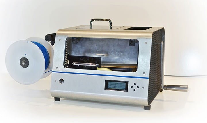 ProtoCycler, la macchina che permette di riciclare il materiale plastico e trasformarlo in filamenti per la stampa 3D
